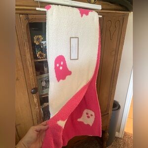 Cupcakes and cashmere viral ghost throw. So soft and cozy!!!